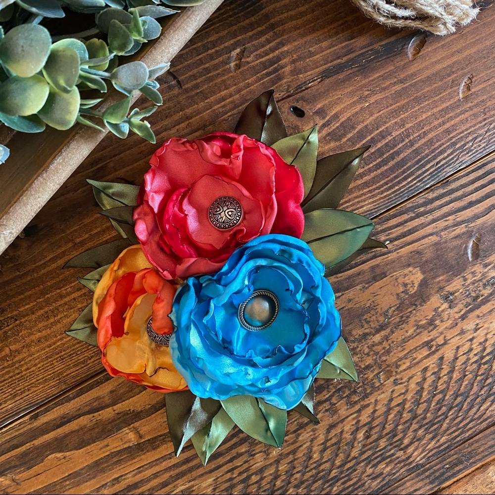 Multi Colored Daisy Flower Pin
